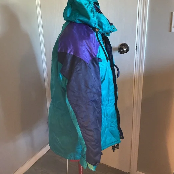 Powder Ridge, Edmonton, Technical Ski Jacket, Women’s medium - Picture 4 of 12